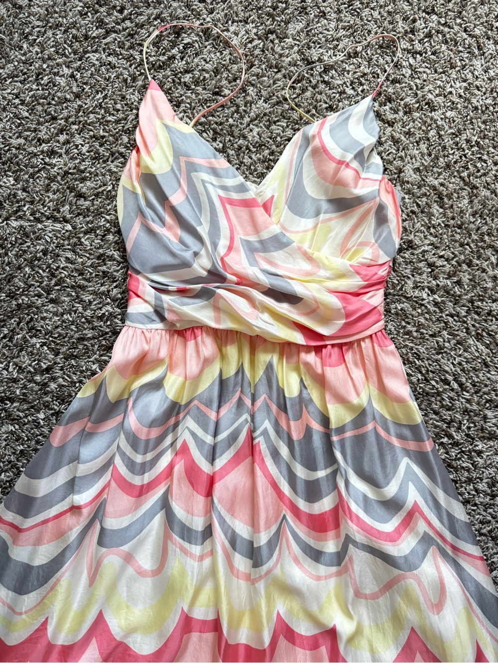 Women’s Sleeveless V-Neck Multicolor Wave Print Dress